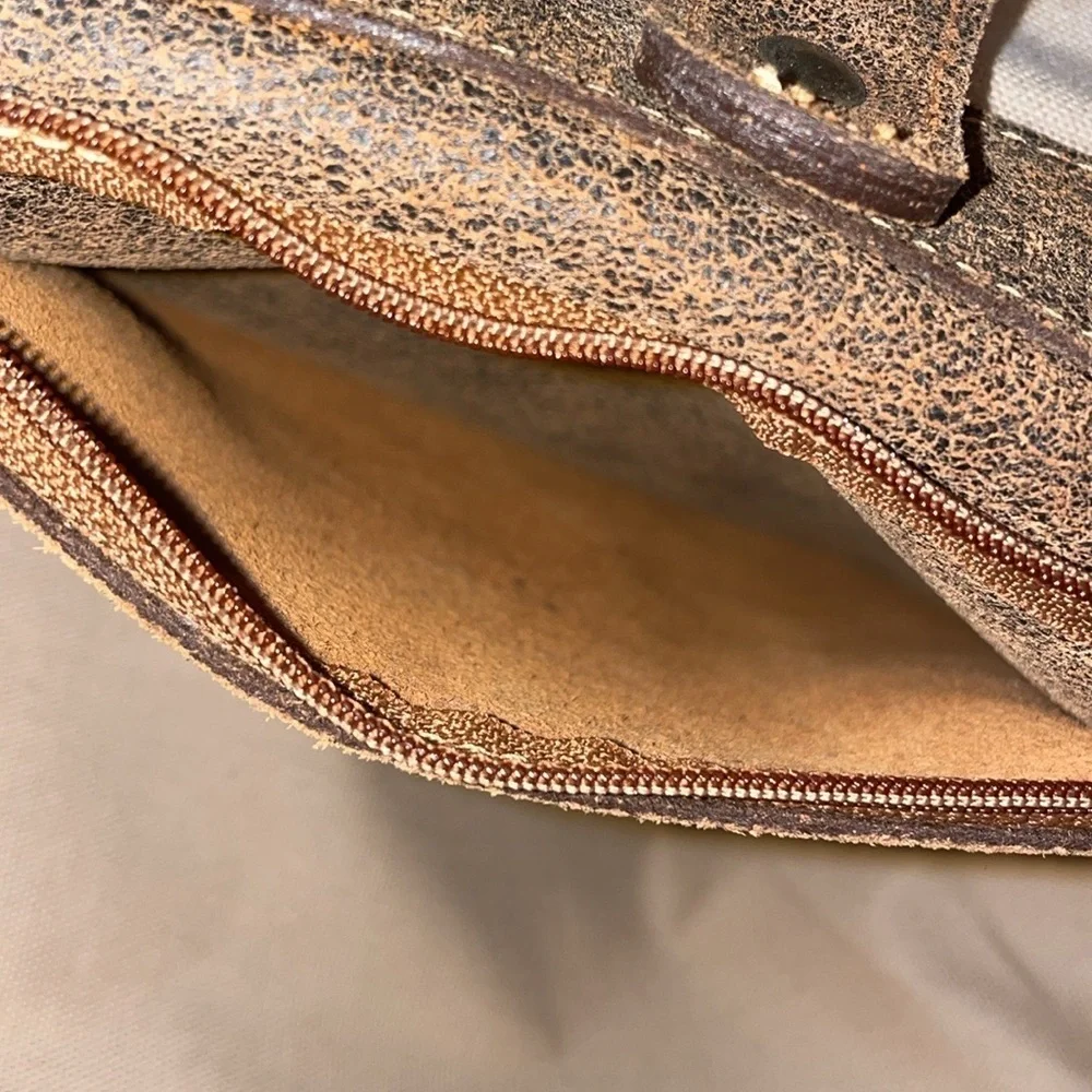 The Territory Ahead laptop/messenger/book bag or a masculine murse. B8